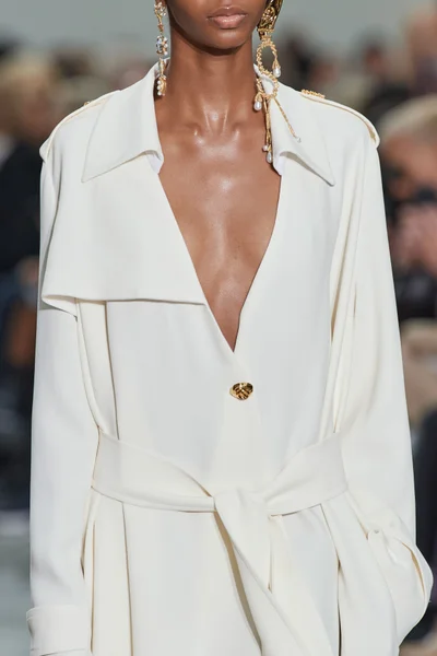 Look 99